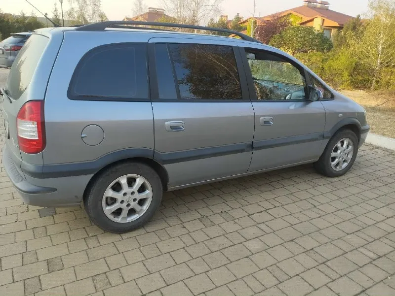 Продам opel зафира 2003 объём 1,8 машина в хорошем состоянии есть рыжики но ничего критичного на это адекватно уступлю, пороги днище всё целое двигатель коробка ходовка работает отлично, по электрике всё работает, машина брата можно переоформить без проблем, машиной владею больше семи лет без проблемная крепкая и вместительная тачка, цена 475т. р. торг, осмотр в донецке кировский район, +79499786219, обмен на паркетник, или грузовую газель!на 180 учёте ! 📞 звоните: +7(949)9786219 - фотография - 2