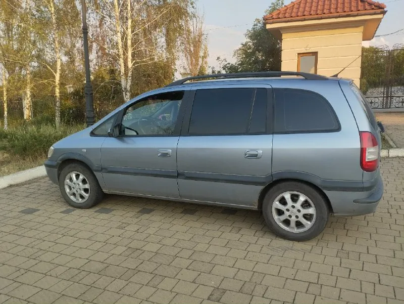 Продам opel зафира 2003 объём 1,8 машина в хорошем состоянии есть рыжики но ничего критичного на это адекватно уступлю, пороги днище всё целое двигатель коробка ходовка работает отлично, по электрике всё работает, машина брата можно переоформить без проблем, машиной владею больше семи лет без проблемная крепкая и вместительная тачка, цена 475т. р. торг, осмотр в донецке кировский район, +79499786219, обмен на паркетник, или грузовую газель!на 180 учёте ! 📞 звоните: +7(949)9786219 - фотография - 3