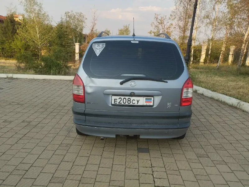 Продам opel зафира 2003 объём 1,8 машина в хорошем состоянии есть рыжики но ничего критичного на это адекватно уступлю, пороги днище всё целое двигатель коробка ходовка работает отлично, по электрике всё работает, машина брата можно переоформить без проблем, машиной владею больше семи лет без проблемная крепкая и вместительная тачка, цена 475т. р. торг, осмотр в донецке кировский район, +79499786219, обмен на паркетник, или грузовую газель!на 180 учёте ! 📞 звоните: +7(949)9786219 - фотография - 4