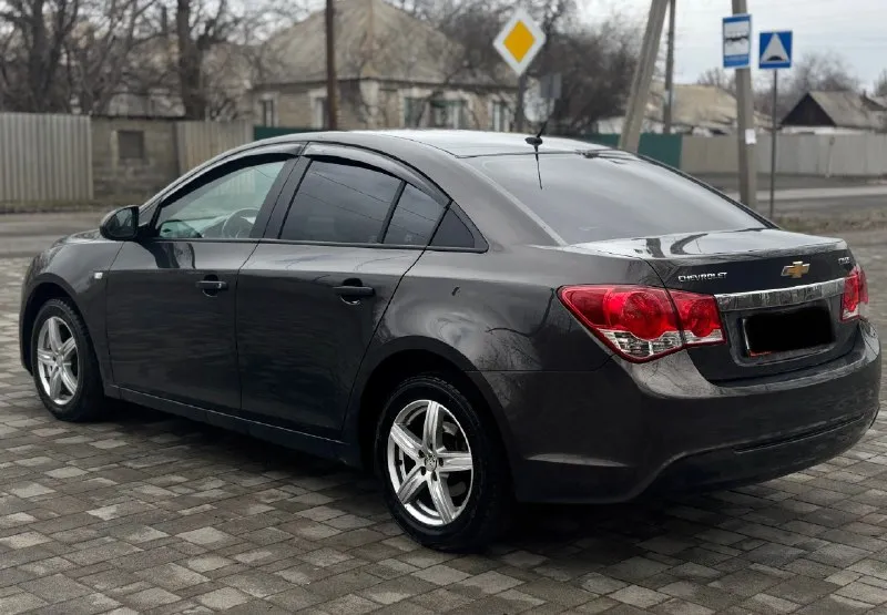 Продам chevrolet cruze ( chevrolet круз) 1.8 mt, 2013г пройден техосмотр, на учет поставим без проблем. в дтп автомобиль не был, кузов весь в заводском окрасе. рыжиков нет, все стекла родные, включая лобовое стекло. пробег 181 тысяч. хорошая комплектация; кондиционер, подогревы сидений, зеркал, заднего лобового стекла, электростеклоподъемники, регулировка зеркал, сигнализация с автозапуском(starline), abs, esp, гур. стоит хорошая зимняя michelin r16, летняя резина в подарок🎁 🔥цена 750т. р 🔥 звоните :+79592158730 +79595041461 📞 звоните: +7(959)2158730 - фотография - 5