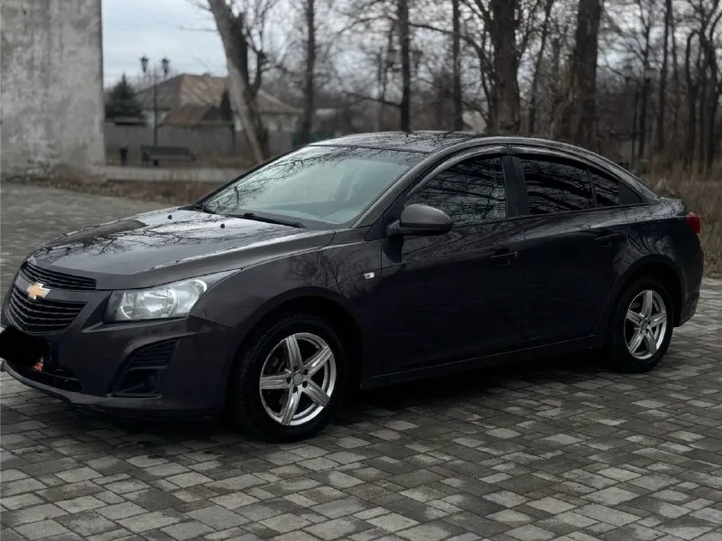 Продам chevrolet cruze ( chevrolet круз) 1.8 mt, 2013г пройден техосмотр, на учет поставим без проблем. в дтп автомобиль не был, кузов весь в заводском окрасе. рыжиков нет, все стекла родные, включая лобовое стекло. пробег 181 тысяч. хорошая комплектация; кондиционер, подогревы сидений, зеркал, заднего лобового стекла, электростеклоподъемники, регулировка зеркал, сигнализация с автозапуском(starline), abs, esp, гур. стоит хорошая зимняя michelin r16, летняя резина в подарок🎁 🔥цена 750т. р 🔥 звоните :+79592158730 +79595041461 📞 звоните: +7(959)2158730 - фотография - 7