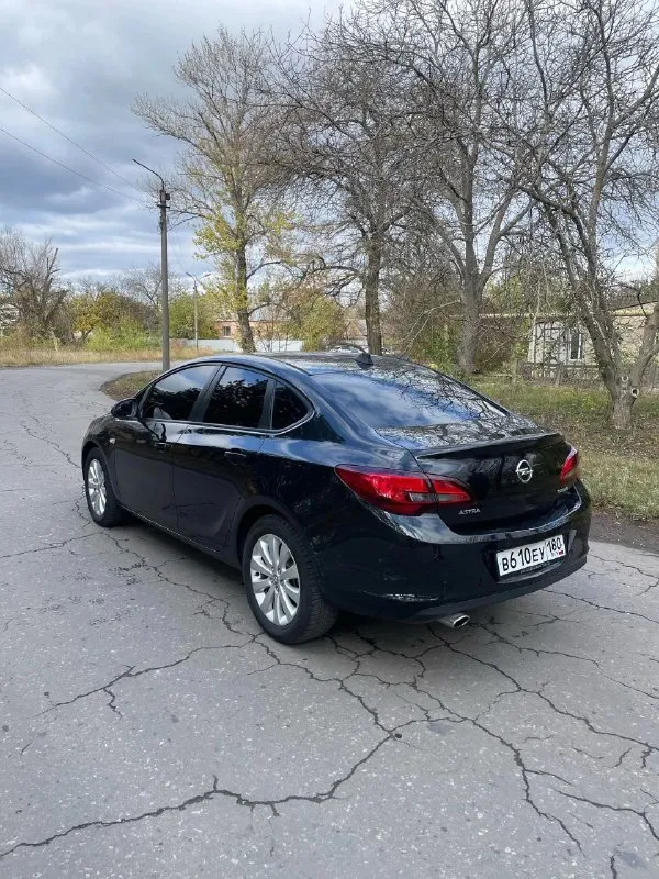 ❗продам opel astra j рестайлинг❗ с документами полный порядок, любой вид переоформления! год выпуска 2014,мотор 1.4,коробка: автомат 6 ступенчатый пробег: 252.000км ♻комплектация: 2-х зонный климат контроль, усилитель руля, подогрев руля, мульти руль, подогрев сидений, круиз контроль, стеклоподъемники, электропривод и подогрев зеркал заднего вида. , подушки безопасности, abs, esp. ✅ машина обслужена, вся в родной краске, ходовая сбитая. ✅новая летняя резина + зимняя в придачу. стоит хорошая музыка 🎶 🎶 осмотр г. амвросиевка ✅цена: 750торг хорошему человеку. возможен обмен подробности по телефону: +79490426199 - фотография - 5