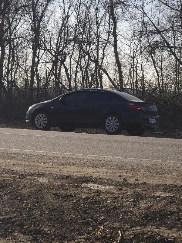 ❗продам opel astra j рестайлинг❗ с документами полный порядок, любой вид переоформления! год выпуска 2014,мотор 1.4,коробка: автомат 6 ступенчатый пробег: 252.000км ♻комплектация: 2-х зонный климат контроль, усилитель руля, подогрев руля, мульти руль, подогрев сидений, круиз контроль, стеклоподъемники, электропривод и подогрев зеркал заднего вида. , подушки безопасности, abs, esp. ✅ машина обслужена, вся в родной краске, ходовая сбитая. ✅новая летняя резина + зимняя в придачу. стоит хорошая музыка 🎶 🎶 осмотр г. амвросиевка ✅цена: 750торг хорошему человеку. возможен обмен подробности по телефону: +79490426199 - фотография - 9