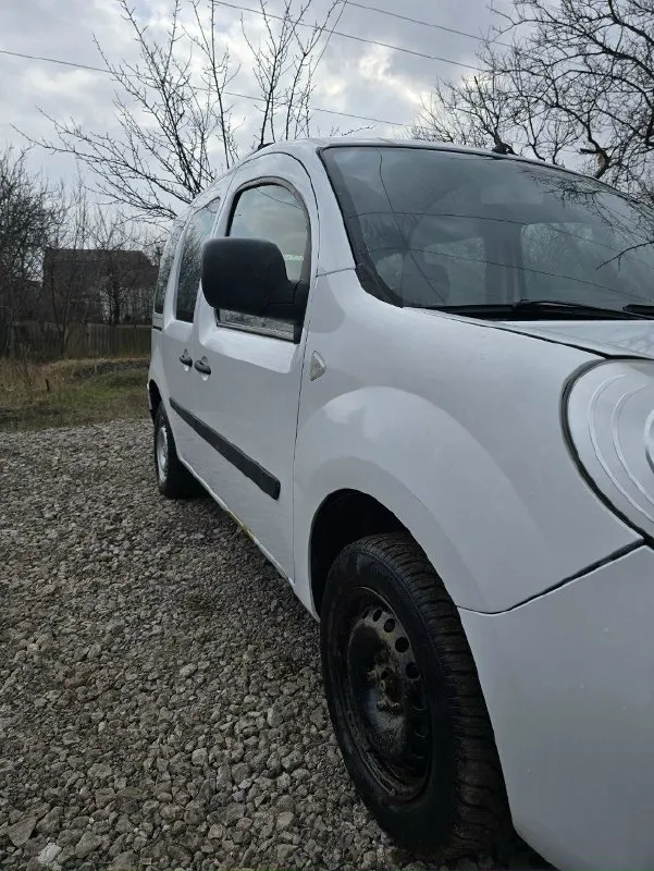 Продам renault kangoo 2009г.1,5 dci авто в отличном состоянии, полностью обслужено, примят правый порог, на его ремонт уступлю. мини линзы в фарах, сиденья передние и задние с hyundai сантафе, передние с обогревом, новое лобовое стекло. мотор контрактный с пробегом 90000км. , все документы на него имеются, он вписан в тех паспорт. постоянный учёт рф 180 регион. цена 650000т. торг 79493338357 юрий 📞 звоните: +7(949)3338357 - фотография - 2
