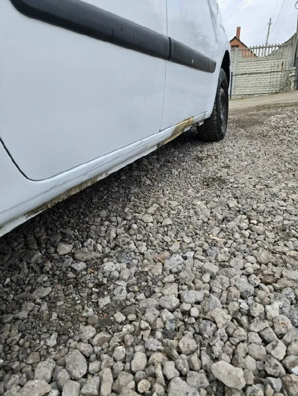 Продам renault kangoo 2009г.1,5 dci авто в отличном состоянии, полностью обслужено, примят правый порог, на его ремонт уступлю. мини линзы в фарах, сиденья передние и задние с hyundai сантафе, передние с обогревом, новое лобовое стекло. мотор контрактный с пробегом 90000км. , все документы на него имеются, он вписан в тех паспорт. постоянный учёт рф 180 регион. цена 650000т. торг 79493338357 юрий 📞 звоните: +7(949)3338357 - фотография - 3