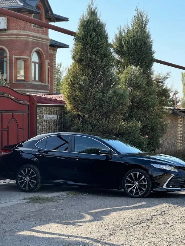 Toyota camry год 2021 об 2.5 пробег 76 тыщ состояние идеальное машина купленного в официального дилера два комплекта колёс диски все ключи все сервисные книжки цена 3.250 +79495672089 📲 tg: марк 📞 звоните: +7(949)5672089 - фотография - 3