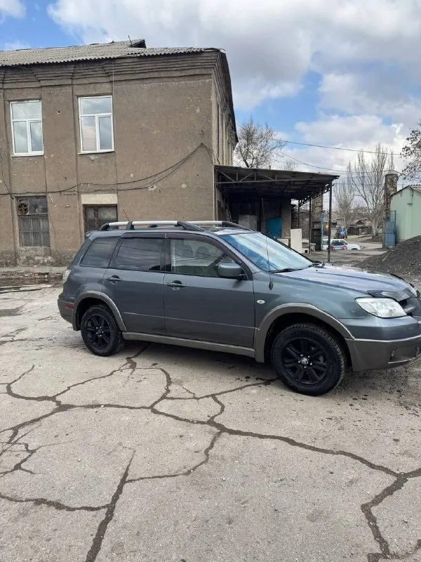 Mitsubishi outlander 2004 пробег 164тыс км. Родной
В хорошем состоянии для своих лет, 2.4 мотор, коробка автомат без проблем, полный привод, на коже, подогрев сидений, люк работает без проблем, датчик температуры в салоне, стеклоподъёмники 4 шт, электро регулировка зеркал!!!цена 650тыс рублей торг!!!+79495138202
📲 Tg: @gonzik09
📞 Звоните: +7(949)5138202 - фотография - 1