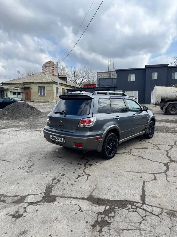 Mitsubishi outlander 2004 пробег 164тыс км. Родной
В хорошем состоянии для своих лет, 2.4 мотор, коробка автомат без проблем, полный привод, на коже, подогрев сидений, люк работает без проблем, датчик температуры в салоне, стеклоподъёмники 4 шт, электро регулировка зеркал!!!цена 650тыс рублей торг!!!+79495138202
📲 Tg: @gonzik09
📞 Звоните: +7(949)5138202 - фотография - 3