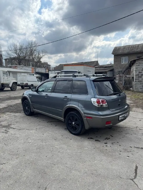 Mitsubishi outlander 2004 пробег 164тыс км. Родной
В хорошем состоянии для своих лет, 2.4 мотор, коробка автомат без проблем, полный привод, на коже, подогрев сидений, люк работает без проблем, датчик температуры в салоне, стеклоподъёмники 4 шт, электро регулировка зеркал!!!цена 650тыс рублей торг!!!+79495138202
📲 Tg: @gonzik09
📞 Звоните: +7(949)5138202 - фотография - 5