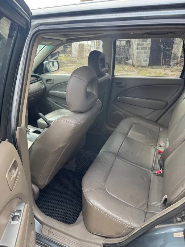 Mitsubishi outlander 2004 пробег 164тыс км. Родной
В хорошем состоянии для своих лет, 2.4 мотор, коробка автомат без проблем, полный привод, на коже, подогрев сидений, люк работает без проблем, датчик температуры в салоне, стеклоподъёмники 4 шт, электро регулировка зеркал!!!цена 650тыс рублей торг!!!+79495138202
📲 Tg: @gonzik09
📞 Звоните: +7(949)5138202 - фотография - 7