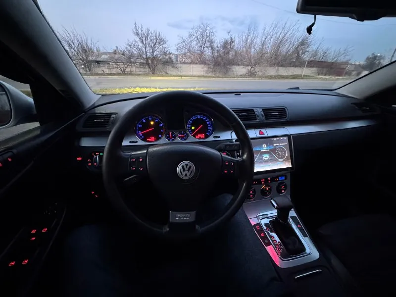Продам volkswagen passat b6 : 1.8 tsi коробка: автомат 6 ст. alisin год: 2008 пробег: 335.000 км два ключа опции: - обогрев лобового стекла - обогрев передних сидений - обогрев зеркал - эл. зеркала - полный электро пакет - мульти руль - заменена штатная мультимедия - адаптивный свет - электропривод водительского сиденья цена: 630.000р г. донецк +79496142090 (тг- на этом номере тоже) 📞 звоните: +7(949)6142090 - фотография - 8