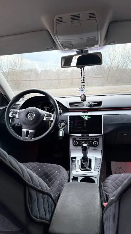 Volkswagen passat b7 год: 2012 коробка: dsg-7 пробег: 190600 родной объем: 1.8 ( 152 л. с ) комплектация: style 2-х зонный климат контроль подогрев сидений, зеркал электроскладывание зеркал мультируль круиз контроль парктроники передние, задние омыватель фар датчик света, датчик дождя установлен планшет teyes, car play установлена сигнализация с автозапуском установлена подсветка ambient light на машине установлены диски r18,на новой летней резине так же есть комплект дисков r17 на новой зимней резине - коробка ничего делать не нужно, не дымит не троит, заводится с пол оборота переключает коробка отлично, без рывков и запинок по кузову : в заводском окрасе, есть вторичный окрас водительской двери все остальное без рыжиков, без вздутий есть незначительные сколы на переднем бампере - дорога есть дорога по электрике работает все любые проверки 2000 км была замена масла в двс, в коробке в круг поменяны колодки заменены передние штатные блины, установлены вентил 📲 tg: @siilentxx 📞 звоните: +7(949)5761932 - фотография - 6
