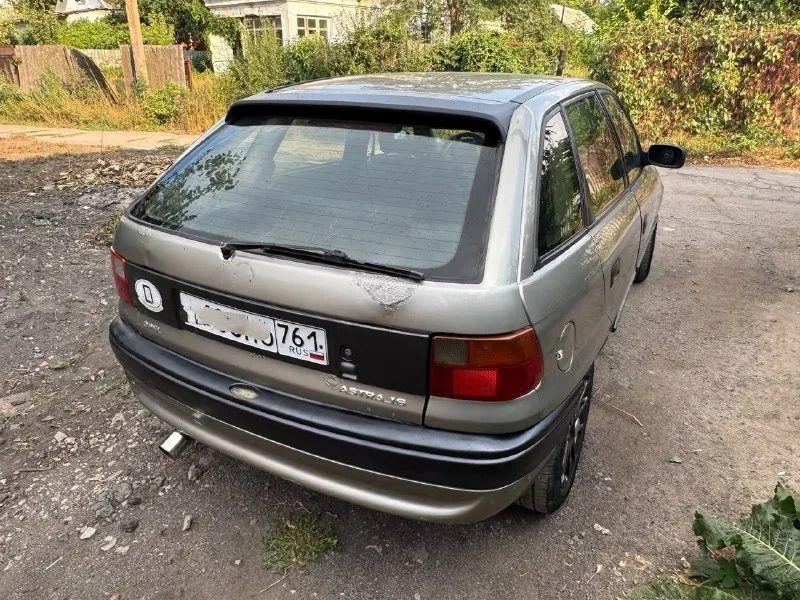 Продам opel астра 1996 г. в. , 1.6, машина в нормальном состоянии, кондей гур r15, машина для работы, прошу 155тр, торгуюсь вопросы по тел +79494513101или в лс на учёте переоформление полное. г амвросиевка 📞 звоните: +7(949)4513101 - фотография - 4