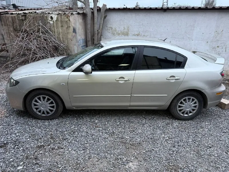 Мазда 3вк рестайлинг (2007)🇯🇵 пробег 217т ( родной ) двигатель 1,6 акпп эл. пакет климат подогрев боковых зеркал подогрев передних сидений музыка продам живую мазду с оригинальным пробегом !! авто полностью в исправно состоянии 🚘 ходовая взбитая без посторонних звуков ⚽️ акпп после полного то, без пинков и прочего листает как положенно 🚦 двигатель не троит не дымит, все фильтра, жидкости поменяны 🚀 зимняя резина новая 🛞 чисты опрятный салон 🧼 кузов без гнили и ржавчины (как на фото ) автомобиль полностью обслужен, без вложений, гаражное хранение ! цена 525 т. торг по факту! от авто не избавляюсь т. к для своих лет в достойном состоянии ! тел +79495091473 - фотография - 4