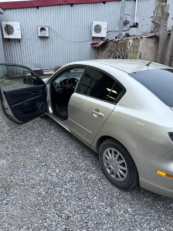 Мазда 3вк рестайлинг (2007)🇯🇵 пробег 217т ( родной ) двигатель 1,6 акпп эл. пакет климат подогрев боковых зеркал подогрев передних сидений музыка продам живую мазду с оригинальным пробегом !! авто полностью в исправно состоянии 🚘 ходовая взбитая без посторонних звуков ⚽️ акпп после полного то, без пинков и прочего листает как положенно 🚦 двигатель не троит не дымит, все фильтра, жидкости поменяны 🚀 зимняя резина новая 🛞 чисты опрятный салон 🧼 кузов без гнили и ржавчины (как на фото ) автомобиль полностью обслужен, без вложений, гаражное хранение ! цена 525 т. торг по факту! от авто не избавляюсь т. к для своих лет в достойном состоянии ! тел +79495091473 - фотография - 5