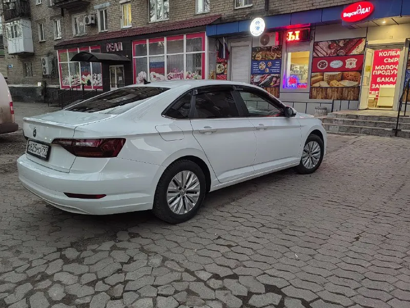 Джета (7) год 2020 пробег на автомате 8стп. пробег -100 -тыс, один владелец машина вся обслужена в отличном состоянии цена-1.480₽тел:+79493702945 - фотография - 3