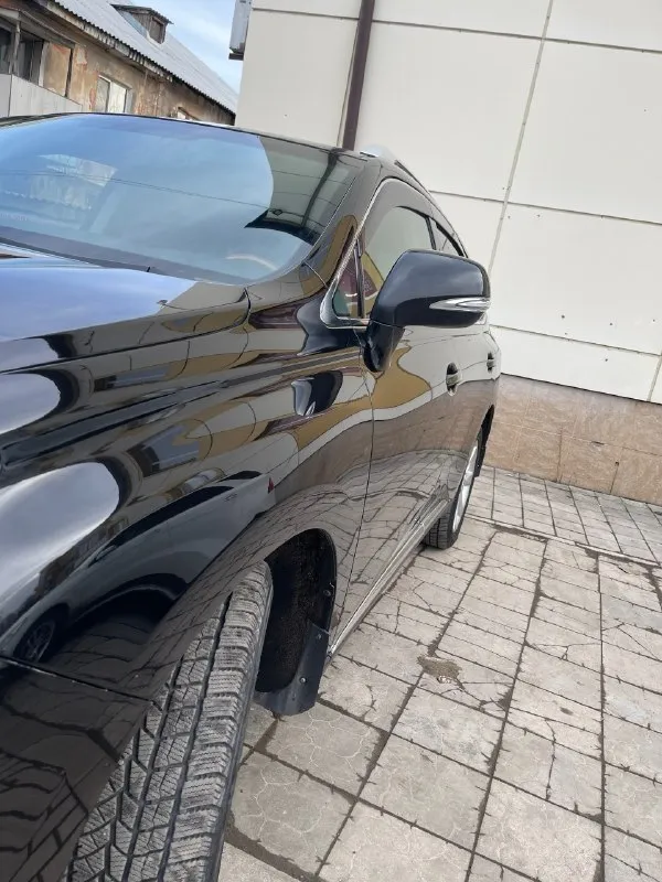 Продается lexus rx350 • двигатель: 3.5 бензин на автомате • состояние: машина обслуженная от а до я, все то выполнены вовремя, есть сервисная книжка • комплектация: максимальная, два комплекта колес (лето/зима) • особенности: камеры 360°, проекция на лобовое стекло, обвес по кругу lx-mode, акустика mark levinson, подогрев и обдув сидений, система контроля слепых зон • салон: черный кожаный в идеальном состоянии, просторный и комфортный для дальних поездок • импорт: машина из японии (экспорт), не америка, не европа дополнительно: • отличная динамика и экономичность в сочетании с высоким уровнем комфорта • подходит как для городских поездок, так и для путешествий по трассам цена: 2.200.000 рублей + торг +7(949)4041351 +7(949)3102000 📞 🇷🇺 звоните: +79494041351 - фотография - 7