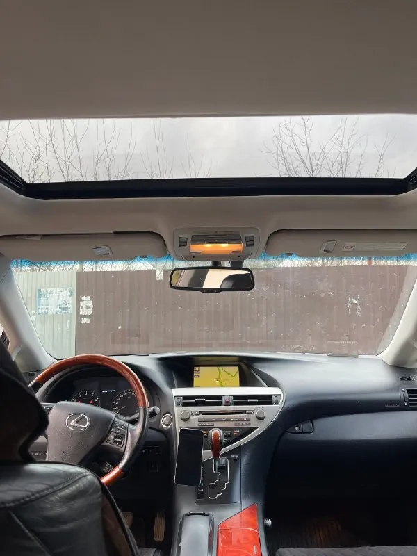 Продается lexus rx350 • двигатель: 3.5 бензин на автомате • состояние: машина обслуженная от а до я, все то выполнены вовремя, есть сервисная книжка • комплектация: максимальная, два комплекта колес (лето/зима) • особенности: камеры 360°, проекция на лобовое стекло, обвес по кругу lx-mode, акустика mark levinson, подогрев и обдув сидений, система контроля слепых зон • салон: черный кожаный в идеальном состоянии, просторный и комфортный для дальних поездок • импорт: машина из японии (экспорт), не америка, не европа дополнительно: • отличная динамика и экономичность в сочетании с высоким уровнем комфорта • подходит как для городских поездок, так и для путешествий по трассам цена: 2.200.000 рублей + торг +7(949)4041351 +7(949)3102000 📞 🇷🇺 звоните: +79494041351 - фотография - 9