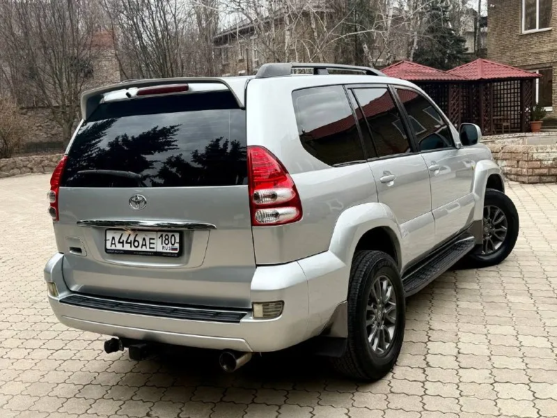 В продаже проверенный временем toyota land cruiser prado 120 2006 года выпуска на надёжном моторе 4.0 бензин, полностью обслужен! коробка обычный автомат, переключает плавно, без пинков и рывков. по ходовой части также никаких нареканий. автомобиль местный, не пригон! родной пробег 260.000 км. 2 комплекта резины. установлено хорошее гбо, хороший свет, андроид магнитола, сигнализация, красивые диски на японской резине. по документам полностью чистый, любой вид переоформления! возможен обмен осмотр донецк цена 1.780.000 ₽, торг быстрому покупателю ☎️ +7 (949) 628-72-17 📞 звоните: +7(949)6287217 - фотография - 5