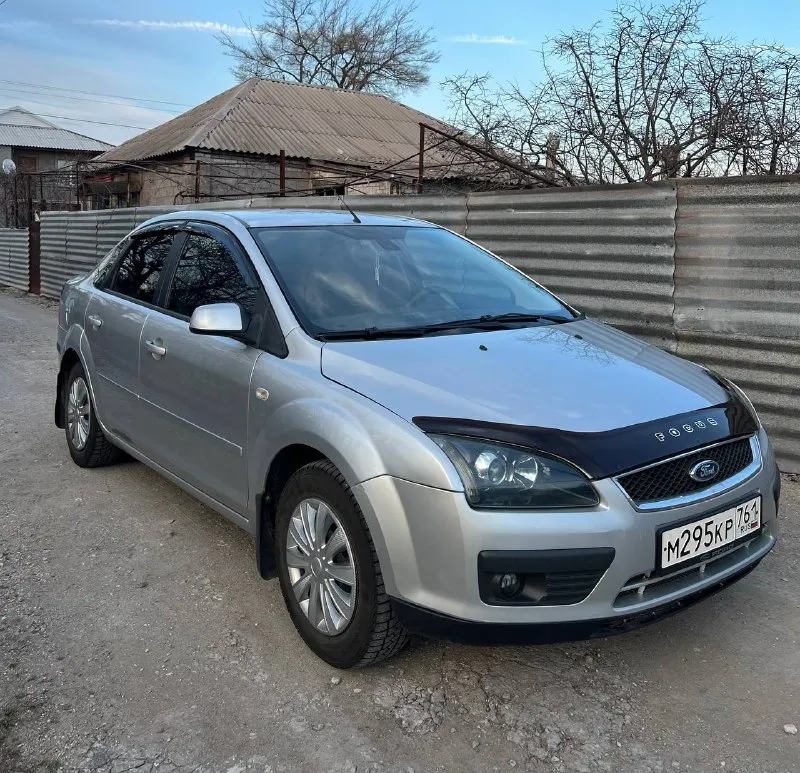 Продам ford focus 2 год: 2006 двигатель 1.8 газ/бензин работает отлично, газ недавно обслужен, очень экономная езда! по ходовой недавно обслужена делать ничего не нужно, кузов в достойном состоянии не гнилой, пороги, днище целое делать ничего не нужно, в серьезных дтп не был! на автомобиле установлена линзовая оптика светит шикарно, фары затянуты в бронепленку! вместо замка зажигания установлен старт-стоп то есть заводиться с кнопки! комплектация комфортная с подогревами сидений, лобового, зеркал, эл. фары, эл. зеркала, дисковые тормоза в круг, центральный замок, андроид дисплей 4/64, к нему подключен усилитель на все колонки играет очень громко! документы чистые, тех осмотр есть! торг есть цена: 545000 📍мариуполь 📞+79496463727 📞 звоните: +7(949)6463727 - фотография - 2
