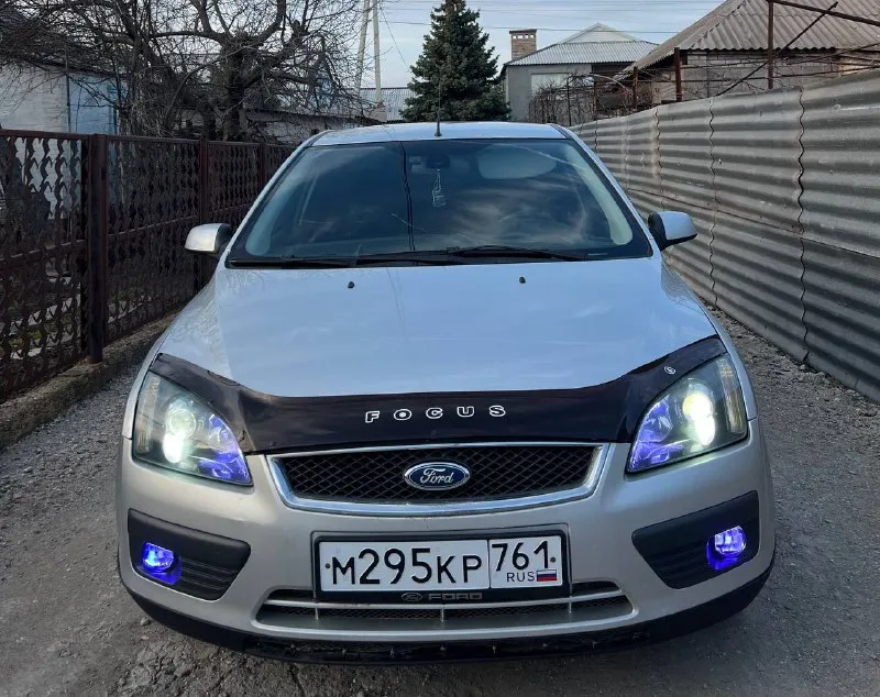 Продам ford focus 2 год: 2006 двигатель 1.8 газ/бензин работает отлично, газ недавно обслужен, очень экономная езда! по ходовой недавно обслужена делать ничего не нужно, кузов в достойном состоянии не гнилой, пороги, днище целое делать ничего не нужно, в серьезных дтп не был! на автомобиле установлена линзовая оптика светит шикарно, фары затянуты в бронепленку! вместо замка зажигания установлен старт-стоп то есть заводиться с кнопки! комплектация комфортная с подогревами сидений, лобового, зеркал, эл. фары, эл. зеркала, дисковые тормоза в круг, центральный замок, андроид дисплей 4/64, к нему подключен усилитель на все колонки играет очень громко! документы чистые, тех осмотр есть! торг есть цена: 545000 📍мариуполь 📞+79496463727 📞 звоните: +7(949)6463727 - фотография - 6