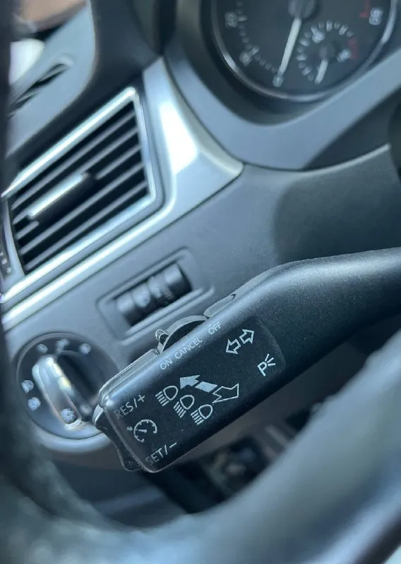 Skoda rapid в шикарном состоянии! 🔥без окрасов ! все стекла родные ! 🔥 год 2015г кузов лифтбек мотор 1.6 бензиновый мрi (атмосферный) коробка механика 5ст. передний привод пробег 190.000 тыс. км (родной ) с автотека зеленая 🧤 2 хозяин! 🔥комплектация🔥 климат контроль! подогрев сидений ! круиз контроль ! 4 эл. стеклоподъёмника ! бортовой компьютер ! обогрев заднего стекла! эл. зеркала с подогревом корректор фар! дхо! сигнализация ! би лэд в фарах! лэд птф! разъемы под aux usb! разъем 12v! магнитола bluetooth! мульти руль ! литые диски r15! 2 ключа ! ✅донецк. стоимость 1.030.000 тел. +79885860906 - фотография - 10