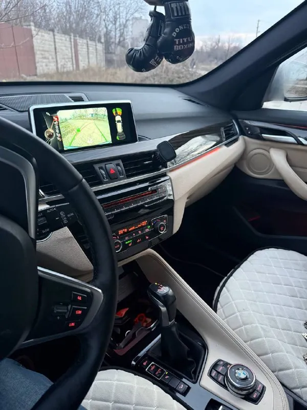 Bmw x1, 28ix; 2016 г. в. двигатель b46o, 2.0 л твинтурбо бензин, 231 л. с, привод полный ; не требует вложений. динамичная и комфортная машина. пробег 125 тыс. км. один владелец после пригона из сша на протяжении 3 лет. максимальная комплектация, ассистент парковки, черный потолок, подогрев руля, сидений, проекция на лобовое. бережная эксплуатация, ездила девушка. салон в отличном состоянии. недавно пройдено то (масло, фильтра). есть зимняя резина pirelli ice-zero в отличном состоянии. цена 2,050 млн. , разумный торг. тел. +7 949 3004197 - фотография - 4