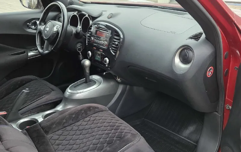 Ниссан жук в отличном состоянии, вложений не требует, год выпуска 2012, объём двигателя 1.6(117л. с.) пробег 104т. км. ходовая не стучит, не гремит, коробка работает чётко, без пинков, без пробуксовок( 5т. км. назад делали замену масла) двигатель не дымит, масло не расходует, работает ровно, без посторонних звуков, климат контроль заправлен, холодит отлично, мультируль, 4 эсп, салон чистый, не затёртый, не прокуренный, все стёкла заводские, включая лобовое, кузов в отличном состоянии, без ржавчины и прочих неприятных моментов, под капотом всё сухо, без подтёков(двигатель не мыл, весь в пыли)документы в порядке, два ключа, оформление в мрэо вместе со мной, машина достойная. цена 950т. р. г. горловка +79495625463 📞 🇷🇺 звоните: +79495625463 - фотография - 10