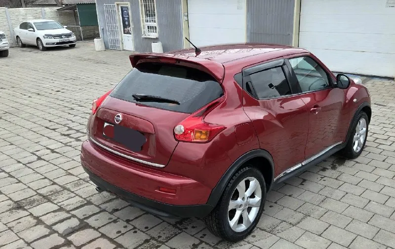 Ниссан жук в отличном состоянии, вложений не требует, год выпуска 2012, объём двигателя 1.6(117л. с.) пробег 104т. км. ходовая не стучит, не гремит, коробка работает чётко, без пинков, без пробуксовок( 5т. км. назад делали замену масла) двигатель не дымит, масло не расходует, работает ровно, без посторонних звуков, климат контроль заправлен, холодит отлично, мультируль, 4 эсп, салон чистый, не затёртый, не прокуренный, все стёкла заводские, включая лобовое, кузов в отличном состоянии, без ржавчины и прочих неприятных моментов, под капотом всё сухо, без подтёков(двигатель не мыл, весь в пыли)документы в порядке, два ключа, оформление в мрэо вместе со мной, машина достойная. цена 950т. р. г. горловка +79495625463 📞 🇷🇺 звоните: +79495625463 - фотография - 6