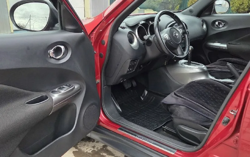 Ниссан жук в отличном состоянии, вложений не требует, год выпуска 2012, объём двигателя 1.6(117л. с.) пробег 104т. км. ходовая не стучит, не гремит, коробка работает чётко, без пинков, без пробуксовок( 5т. км. назад делали замену масла) двигатель не дымит, масло не расходует, работает ровно, без посторонних звуков, климат контроль заправлен, холодит отлично, мультируль, 4 эсп, салон чистый, не затёртый, не прокуренный, все стёкла заводские, включая лобовое, кузов в отличном состоянии, без ржавчины и прочих неприятных моментов, под капотом всё сухо, без подтёков(двигатель не мыл, весь в пыли)документы в порядке, два ключа, оформление в мрэо вместе со мной, машина достойная. цена 950т. р. г. горловка +79495625463 📞 🇷🇺 звоните: +79495625463 - фотография - 9