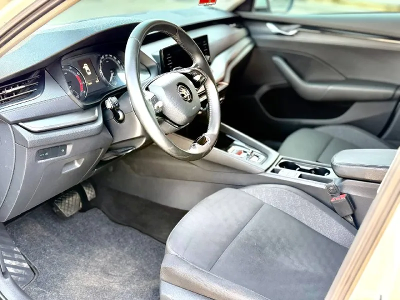 Skoda octavia a8 год 2021 1.6 бензин автомат пробег 117 родной автомобиль в отличном состоянии комплектация пред максимальная! лазерная оптика кар плей и много чего есть ! вложений не требует цена 1.650.000 тысяч рублей тел +7(949)910-02-20 тел +7(909)408-88-98 telegram whatsapp возможно в кредит ‼️ возможен обмен с вашей доплатой! 📲 tg: @ivan1293 📞 звоните: +7(949)9100220 - фотография - 7