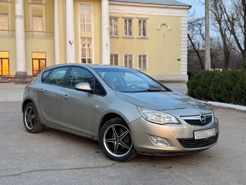 Продам astra j 2011г. в. мотор 1,4 турбо, бензин. коробка автомат. пробег 189 тыс. км. обогрев сиден... - фотография