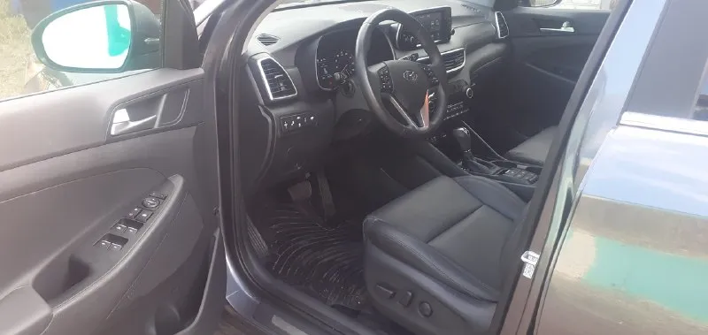 Продам hyundai tucson комплектация limited 2019г. 2.4 бензин 4x4 пробег 60000 км 1 хозяин по птс 3.000.000 г. горловка бесключевой доступ, слепые зоны, удержания в полосе, электрорегулировка сиденья, водительское и пассажира электро багажник, электро ручник, блокировка полного привода, подогрев руля беспроводная зарядка телефона, сиденья перфорированная кожа камера передняя, задняя,360 резина летняя r18 michelin +7949-407-18-31 📞 звоните: +7(949)4071831 - фотография - 2