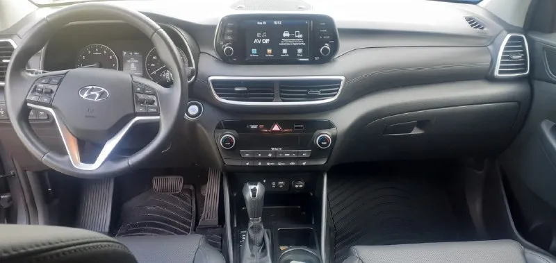 Продам hyundai tucson комплектация limited 2019г. 2.4 бензин 4x4 пробег 60000 км 1 хозяин по птс 3.000.000 г. горловка бесключевой доступ, слепые зоны, удержания в полосе, электрорегулировка сиденья, водительское и пассажира электро багажник, электро ручник, блокировка полного привода, подогрев руля беспроводная зарядка телефона, сиденья перфорированная кожа камера передняя, задняя,360 резина летняя r18 michelin +7949-407-18-31 📞 звоните: +7(949)4071831 - фотография - 3