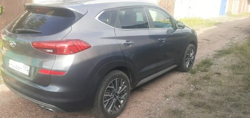 Продам hyundai tucson комплектация limited 2019г. 2.4 бензин 4x4 пробег 60000 км 1 хозяин по птс 3.000.000 г. горловка бесключевой доступ, слепые зоны, удержания в полосе, электрорегулировка сиденья, водительское и пассажира электро багажник, электро ручник, блокировка полного привода, подогрев руля беспроводная зарядка телефона, сиденья перфорированная кожа камера передняя, задняя,360 резина летняя r18 michelin +7949-407-18-31 📞 звоните: +7(949)4071831 - фотография - 9