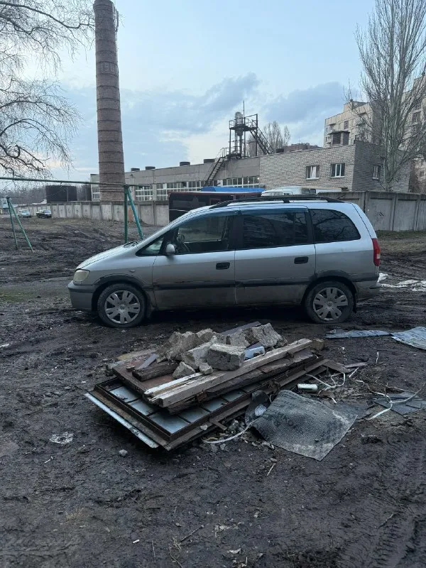 Продам автомобиль 7ми местный! opel зафира 2004 года выпуска, автомат, не пинает переключает как надо, мотор в хорошем состоянии масло не жрет! 1.8 енакиево требует не много вложений, нужно сделать замок зажигания, не хватает пластика по салону, по аркам порогам есть коррозии, не критично! г енакиево. цена данного чуда 260 тысяч рублей, хороший торг +79496323138 📞 звоните: +7(949)6323138 - фотография - 4