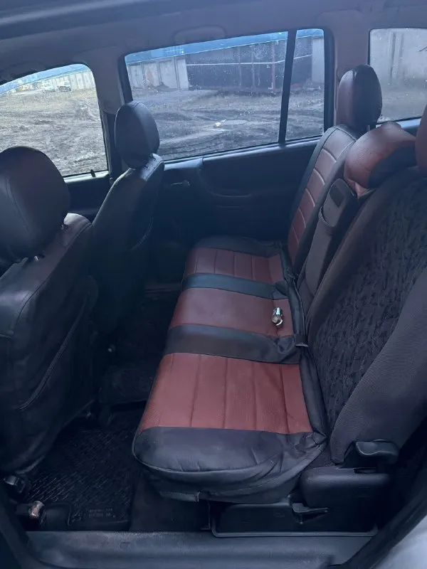 Продам автомобиль 7ми местный! opel зафира 2004 года выпуска, автомат, не пинает переключает как надо, мотор в хорошем состоянии масло не жрет! 1.8 енакиево требует не много вложений, нужно сделать замок зажигания, не хватает пластика по салону, по аркам порогам есть коррозии, не критично! г енакиево. цена данного чуда 260 тысяч рублей, хороший торг +79496323138 📞 звоните: +7(949)6323138 - фотография - 5