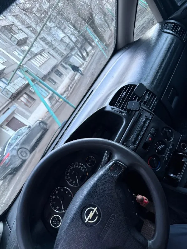 Продам автомобиль 7ми местный! opel зафира 2004 года выпуска, автомат, не пинает переключает как надо, мотор в хорошем состоянии масло не жрет! 1.8 енакиево требует не много вложений, нужно сделать замок зажигания, не хватает пластика по салону, по аркам порогам есть коррозии, не критично! г енакиево. цена данного чуда 260 тысяч рублей, хороший торг +79496323138 📞 звоните: +7(949)6323138 - фотография - 6