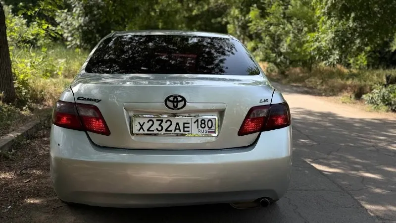 Продам toyota camry xv40, 2006 г. в. объем двигателя 2.4 л. техническое состояние хорошее, автомобиль обслуживается вовремя. стоят диски r17, комплект летней и зимней резины. есть автозапуск. установлено пропан, вписан в птс. автоматическая коробка передач, в 2024 году производился капремонт. кондиционер работает исправно. двигатель масло не расходует. автомобиль комфортный, прост в ремонте и обслуживании, надёжен и неприхотлив. подойдёт как для города, так и для дальних поездок. в одной семье с 2019 года. цена: 900 тысяч рублей + торг. я собственник. +79494087350 📞 звоните: +7(949)4087350 - фотография - 3