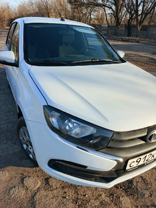 Продам ваз гранта 1.6 2024г. в. пробег 37000км. состояние нового автомобиля. авто полностью обработан. кондиционер, электроусилитель руля, абс, стеклоподъёмники. осмотр донецк. цена 880т. р. все вопросы по телефону +79493096613. 📞 звоните: +7(949)3096613 - фотография - 1