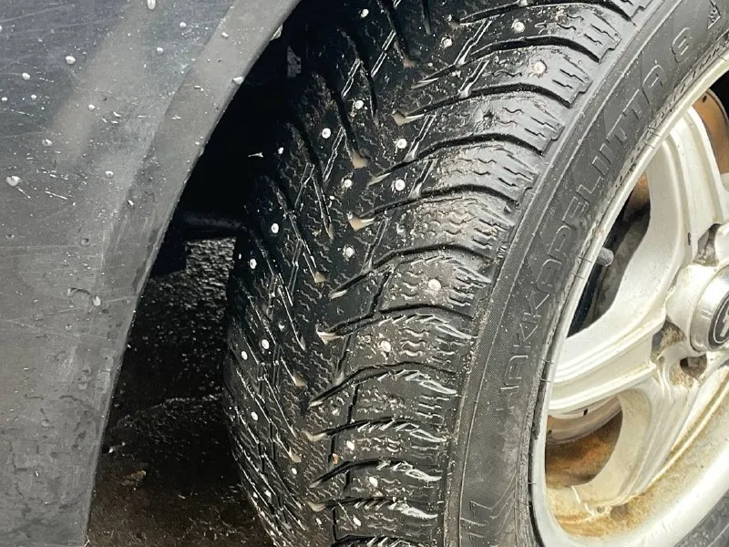 Lada priora 2013г 250000пробег 1хозяин птс оригинал без залогов и ограничений полный пакет документов + диагностическая карта. мотор обслужен, работает ровно, не троит, не дымит. коробка без нареканий. по ходовой вопросов нет. ходовая ss20. дно, стаканы и днище в идеальном состоянии. машина всегда хранилась в сухом гараже. из доп. опций : сигнализация с обратной связью, центральный замок, камера заднего вида, магнитола на андроиде с большим количеством функций, хорошая акустика, abs, airbag. задние парктроники. весь салон обтянут красивей кожей с перфорацией +потолок. шипованные скаты, практически новые. авто вложений не требует от слова совсем. более детальней по телефону. цена 345000 г. донецк +79490981171 +79494378767 - фотография - 6