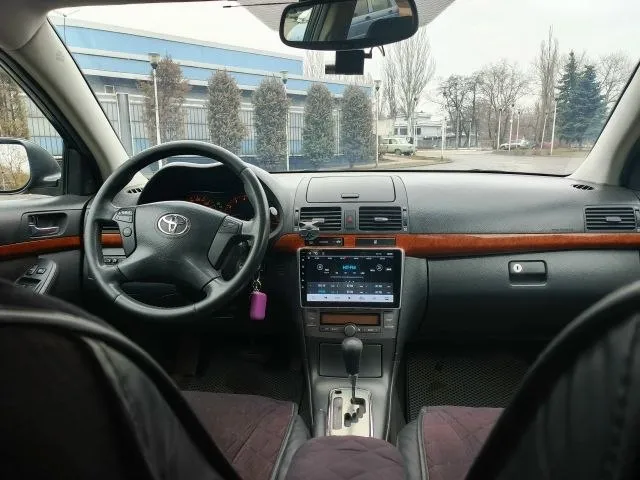 Легендарная и надежная toyota avensis, 2008 г. , рестайлинг,1.8 бензин, автомат ✅цена: 785000₽(торг) двигатель работает ровно, коробка переключает плавно. ❗ установлена обычная автоматическая коробка (не робот, не вариатор!) — самая надёжная классика от toyota. все узлы и агрегаты исправны, вложений не требует. кузов в хорошем состоянии для своих лет, без дтп. оснащение и удобство • ❄️ двухзонный климат-контроль • 🛋 подогрев передних сидений • подогрев лобового стекла • подогрев заднего стекла • мультируль (управление музыкой и функциями с руля) • 🔐 сигнализация starline с функцией автозапуска. • электропакет (стеклоподъёмники, центральный замок) • 🎶📱 современная android-магнитола с большим экраном, bluetooth и отличным звуком дополнительные функции • 🌧 датчик дождя • 🌓 датчик света • 🪞 автозатемняющееся зеркало заднего вида • 🔆 электрорегулировка фар • 💦омыватель фар ✅цена: 785000 ₽(торг) +79499425742 осмотр донецк, ленинский р-н - фотография - 6