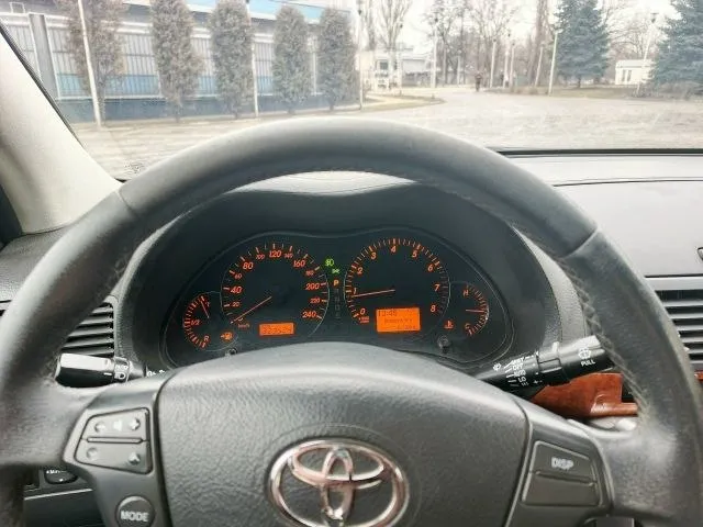 Легендарная и надежная toyota avensis, 2008 г. , рестайлинг,1.8 бензин, автомат ✅цена: 785000₽(торг) двигатель работает ровно, коробка переключает плавно. ❗ установлена обычная автоматическая коробка (не робот, не вариатор!) — самая надёжная классика от toyota. все узлы и агрегаты исправны, вложений не требует. кузов в хорошем состоянии для своих лет, без дтп. оснащение и удобство • ❄️ двухзонный климат-контроль • 🛋 подогрев передних сидений • подогрев лобового стекла • подогрев заднего стекла • мультируль (управление музыкой и функциями с руля) • 🔐 сигнализация starline с функцией автозапуска. • электропакет (стеклоподъёмники, центральный замок) • 🎶📱 современная android-магнитола с большим экраном, bluetooth и отличным звуком дополнительные функции • 🌧 датчик дождя • 🌓 датчик света • 🪞 автозатемняющееся зеркало заднего вида • 🔆 электрорегулировка фар • 💦омыватель фар ✅цена: 785000 ₽(торг) +79499425742 осмотр донецк, ленинский р-н - фотография - 7