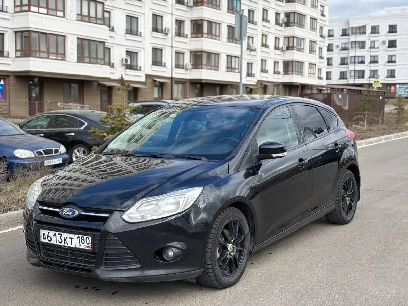 Ford focus 1.6 at 2014 2014 год выпуска автомобиль в отличном состоянии! весь в заводском окрасе! мотор коробка без замечаний! ходовая новая! комплектация с двухзонным климатом, датчик света, датчик дождя, лобовое с подогревом, подогрев сидений! новая зимняя резина 2024 года автотека зеленая (один собственник) цена 830 000₽ торг у авто остальные вопросы по телефону: +79496361868 +380681107552 (воцап телега) - фотография - 1