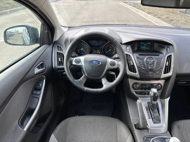 Ford focus 1.6 at 2014 2014 год выпуска автомобиль в отличном состоянии! весь в заводском окрасе! мотор коробка без замечаний! ходовая новая! комплектация с двухзонным климатом, датчик света, датчик дождя, лобовое с подогревом, подогрев сидений! новая зимняя резина 2024 года автотека зеленая (один собственник) цена 830 000₽ торг у авто остальные вопросы по телефону: +79496361868 +380681107552 (воцап телега) - фотография - 10