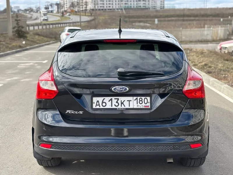Ford focus 1.6 at 2014 2014 год выпуска автомобиль в отличном состоянии! весь в заводском окрасе! мотор коробка без замечаний! ходовая новая! комплектация с двухзонным климатом, датчик света, датчик дождя, лобовое с подогревом, подогрев сидений! новая зимняя резина 2024 года автотека зеленая (один собственник) цена 830 000₽ торг у авто остальные вопросы по телефону: +79496361868 +380681107552 (воцап телега) - фотография - 7