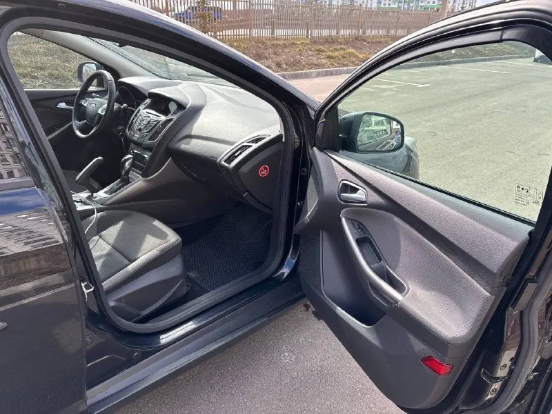 Ford focus 1.6 at 2014 2014 год выпуска автомобиль в отличном состоянии! весь в заводском окрасе! мотор коробка без замечаний! ходовая новая! комплектация с двухзонным климатом, датчик света, датчик дождя, лобовое с подогревом, подогрев сидений! новая зимняя резина 2024 года автотека зеленая (один собственник) цена 830 000₽ торг у авто остальные вопросы по телефону: +79496361868 +380681107552 (воцап телега) - фотография - 9