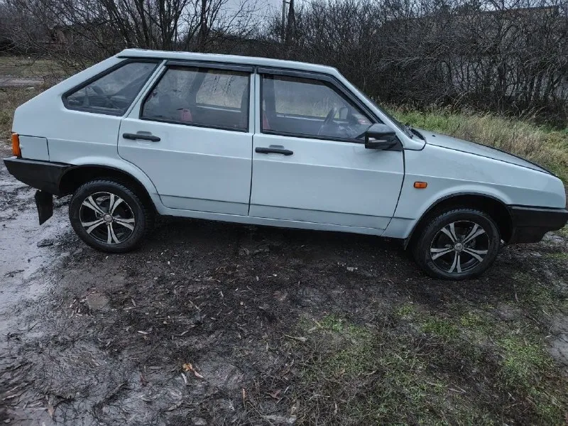 💶 цена: 250 📮 город: макеевка 🚘 марка / модель: ваз 21093 📅 год выпуска:2005 📊 пробег:293952 ⛽ двигатель (тип, объем, мощность):1,5 ✅ vin код: 🔧 тип кпп: механика 👨‍⚖ владельцев в птс:жена ⏳ срок владения:владею с 2021 г. 📝 описание:машина в отличном состоянии, всё целое, ходовка перебранка, двигатель работает как часики, коробка не выбивает, не гнилая, полностью зашумленная, центральный замок, сигнализация, в комплекте есть летняя резина р-13,без дисков, стоит зима р-14,машина ухоженная, печка работает отлично, стоит хороший свет ☎ контактный телефон:+7949-417-11-57 📞 звоните: +7(949)4171157 - фотография - 1