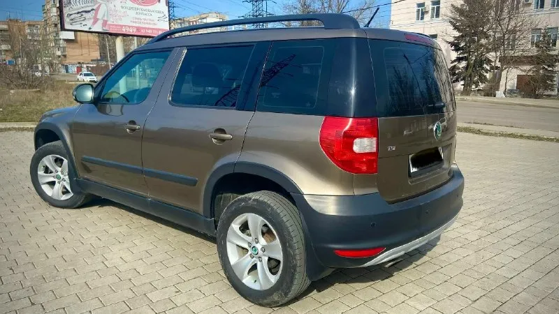 Skoda yeti 2012г. двигатель 1,2 tsi, коробка dsg7. куплена в автосалоне в 2013г новой. пробег 238 ты... - фотография