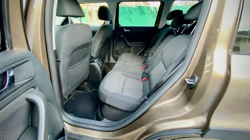 Skoda yeti 2012г. двигатель 1,2 tsi, коробка dsg7. куплена в автосалоне в 2013г новой. пробег 238 тыс. км. один владелец, без дтп, все системы работают в штатном режиме. передний привод, система курсовой устойчивости, антипробуксовочная система, блокировка дифференциала, удержание при троганье в гору, камера заднего вида, парктроники, механический климат «climatic”, современная мультимедиа с хорошим звуком и навигацией. шустрый автомобиль с просторным салоном. два комплекта резины, зима на стальных дисках с колпаками. 850 000₽. т +7949 354 9319 📞 звоните: +7(949)3549319 - фотография - 3